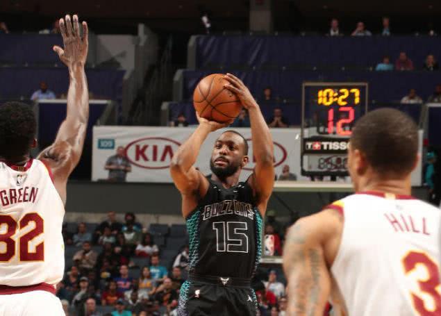 更是在场下 更是在场下